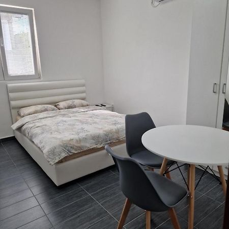 Appartamento Apartman Tolosi 2 Podgorica Esterno foto