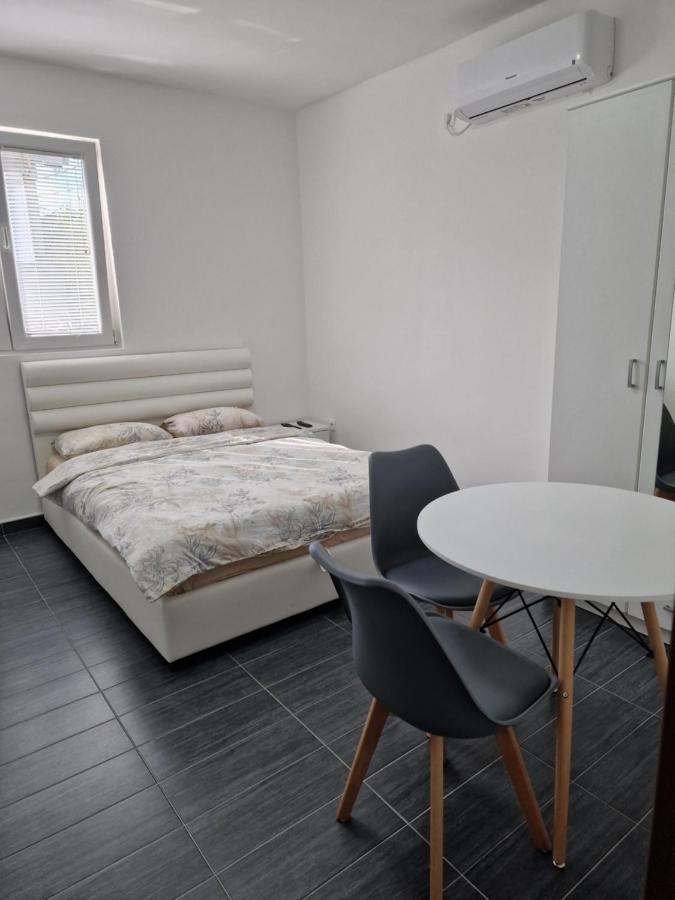 Appartamento Apartman Tolosi 2 Podgorica Esterno foto